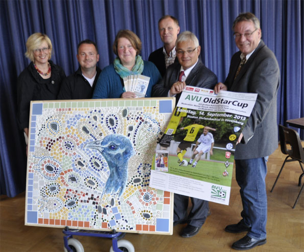 Spendenübergabe des AVU Oldstarcup 2012 in Schwelm v.l.:  Foto: Linde Arndt