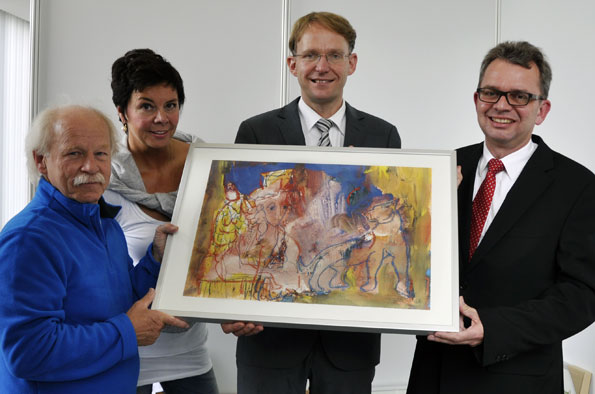 v.l.: Günther Troll, Annette vom Bruch, Bürgermeister Claus Jacobi und Biermann   Foto: Linde Arndt