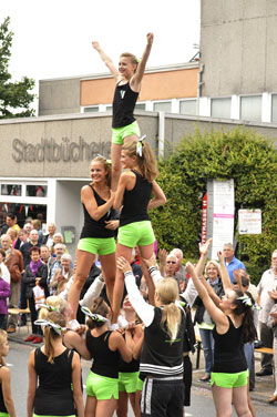 Cheerleader beim Heimatfestzug 2013  Foto: Linde Arndt