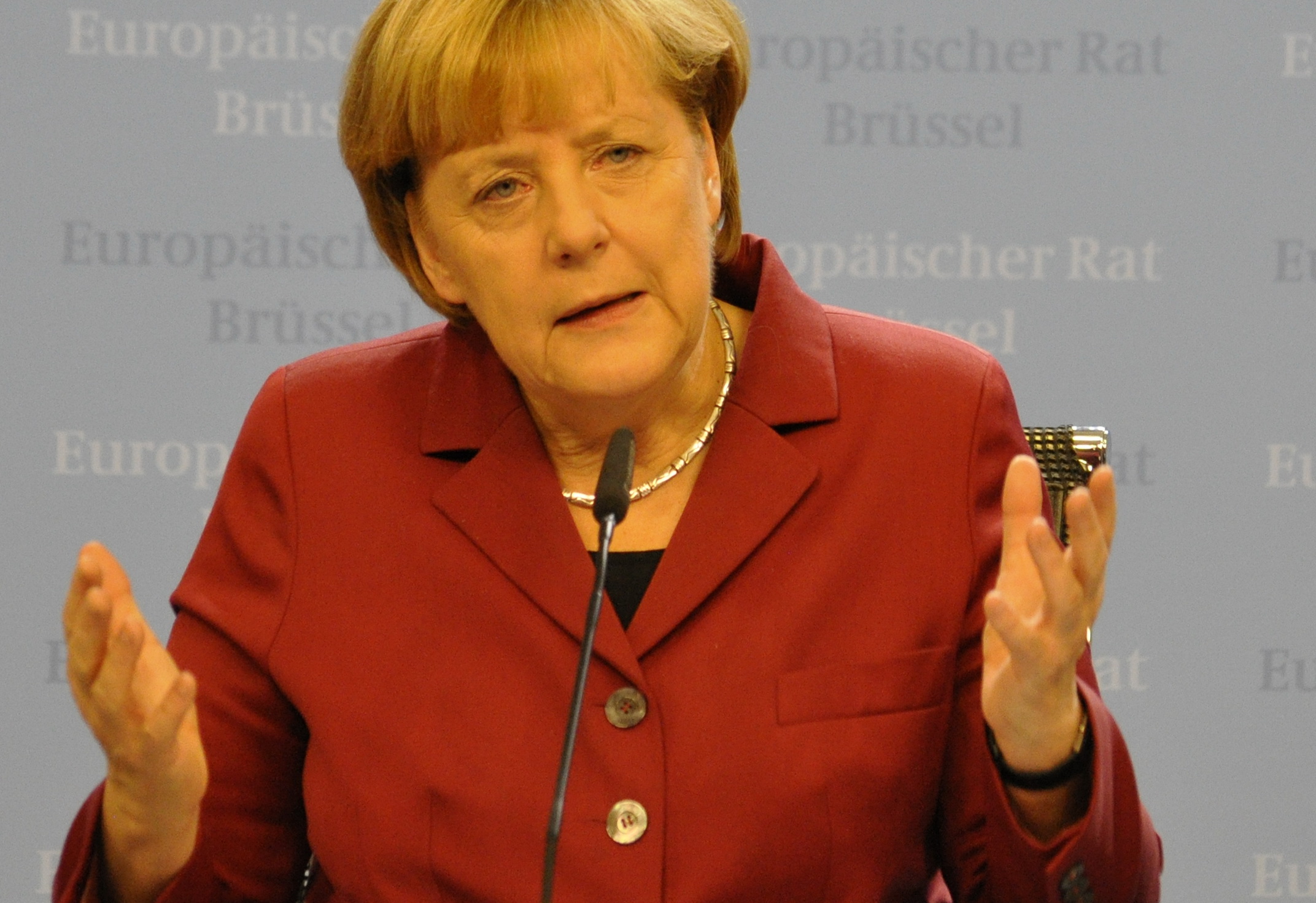 Bundeskanzlerin Angela Merkel nimmt  in der nächtlichen Pressekonferenz bei der EU in Brüssel am 24.10.2013 Stellung zur Abhöraffaire ihres Handys   Foto: © Linde Arndt