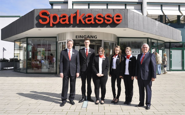 Die neuen Auszubildenden der Sparkasse Ennepetal-Breckerfeld  Foto: Linde Arndt