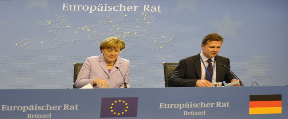 Bundeskanzlerin Angela Merkel und Regierungssprecher Steffen Seibert Foto: (c) Linde Arndt