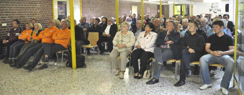 Viele interessierte Bürger nahmen an der Podiumsdiskussion in Oberbauer teil  Foto: (c) Linde Arndt
