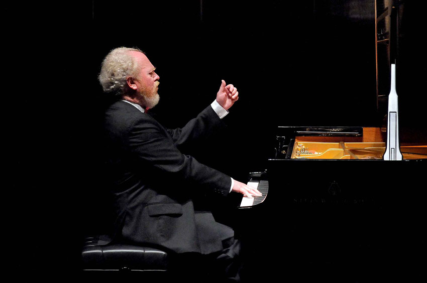 Pianist Gerhard Oppitz  Foto: (c) Mark Wohlrab
