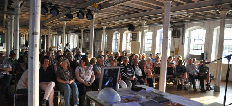 Gäste der Kultgarage im Industriemuseum Foto: (c) Linde Arndt