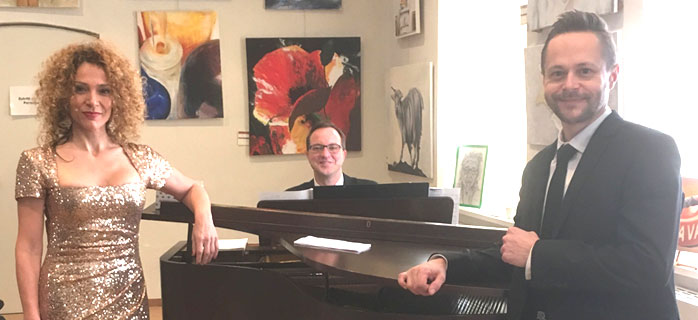 Marie Giroux (Mezzosopran), Joseph Schnur (Tenor) und Nico Stabel (Piano). Foto Gabriele Grollmann